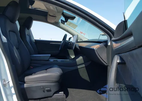 2023 Tesla Model Y Awd/Long Range Dual Motor All-Wheel Drive z USA, uszkodzony, nr VIN 7SAYGAEE3PF826073